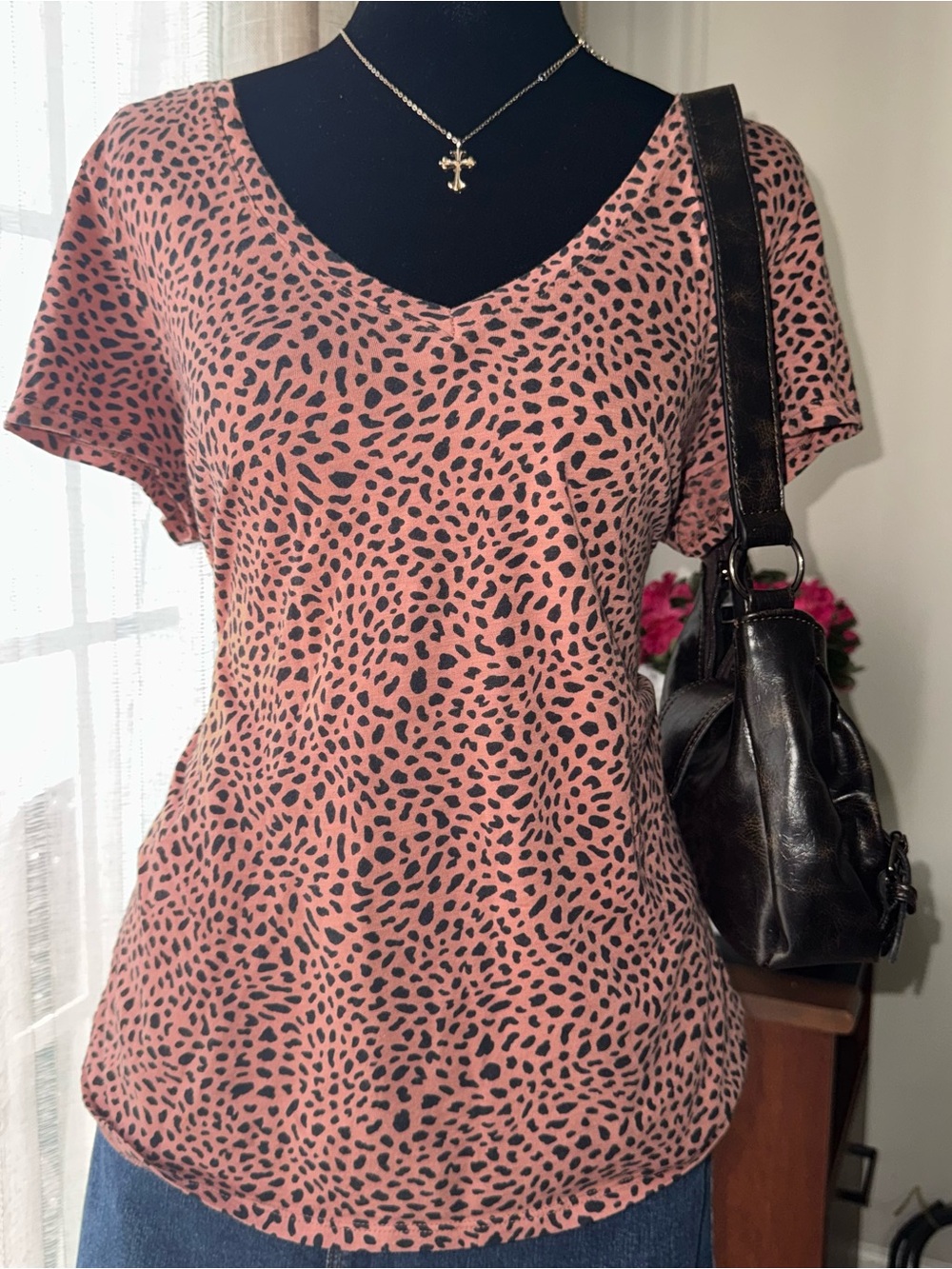 PINK Victoria's Secret Dusty Pink Leopard V-Neck Short Sleeve Tee